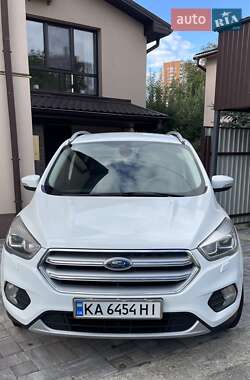 Внедорожник / Кроссовер Ford Kuga 2019 в 