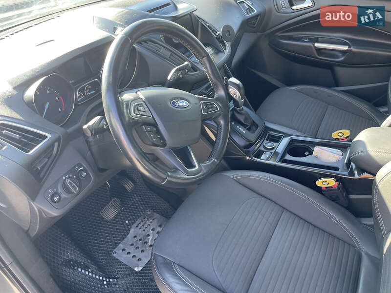 Позашляховик / Кросовер Ford Kuga 2019 в Шепетівці