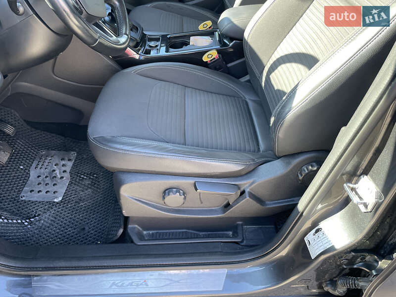 Позашляховик / Кросовер Ford Kuga 2019 в Шепетівці