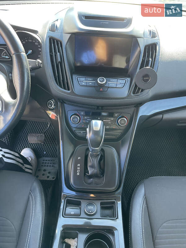 Позашляховик / Кросовер Ford Kuga 2019 в Шепетівці