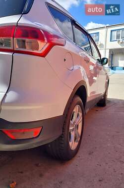 Внедорожник / Кроссовер Ford Kuga 2016 в 