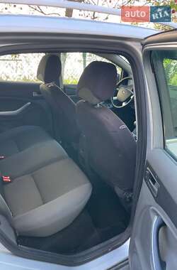 Внедорожник / Кроссовер Ford Kuga 2011 в 