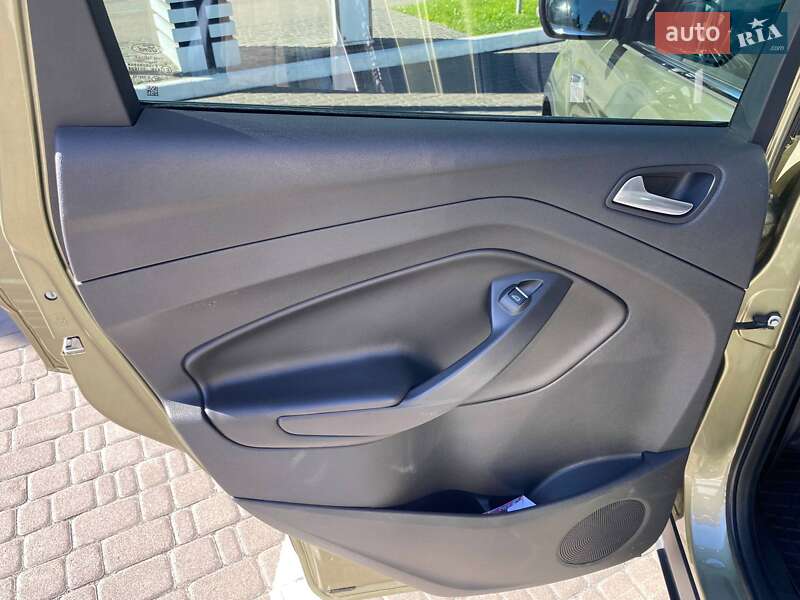 Внедорожник / Кроссовер Ford Kuga 2013 в Киеве