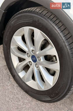 Внедорожник / Кроссовер Ford Kuga 2012 в 