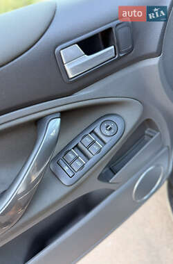 Внедорожник / Кроссовер Ford Kuga 2012 в 
