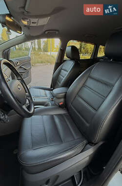 Внедорожник / Кроссовер Ford Kuga 2012 в 