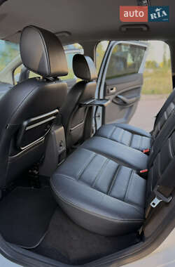 Внедорожник / Кроссовер Ford Kuga 2012 в 
