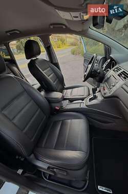 Внедорожник / Кроссовер Ford Kuga 2012 в 