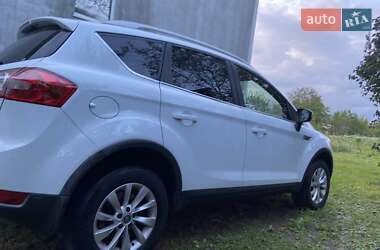 Внедорожник / Кроссовер Ford Kuga 2010 в 