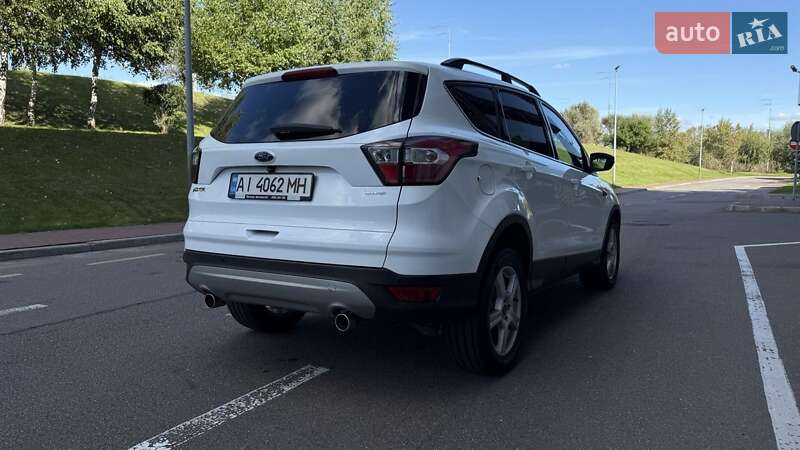 Внедорожник / Кроссовер Ford Kuga 2017 в Киеве
