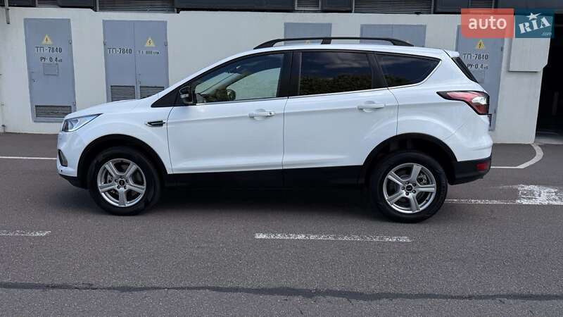 Внедорожник / Кроссовер Ford Kuga 2017 в Киеве