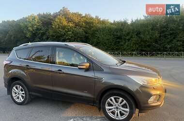 Внедорожник / Кроссовер Ford Kuga 2017 в 