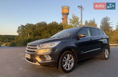 Внедорожник / Кроссовер Ford Kuga 2017 в 