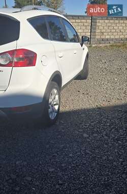Внедорожник / Кроссовер Ford Kuga 2010 в 