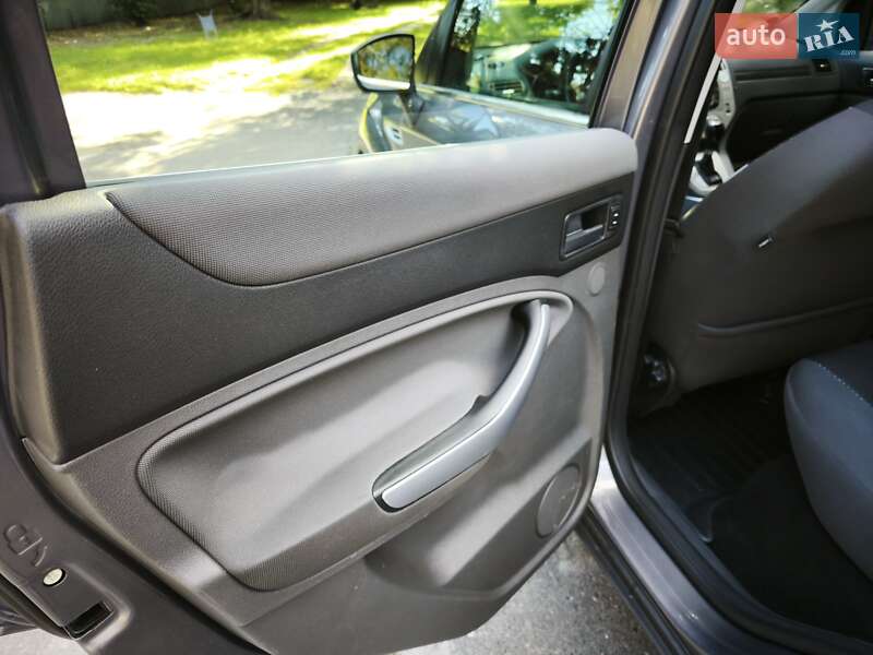 Внедорожник / Кроссовер Ford Kuga 2012 в Киеве