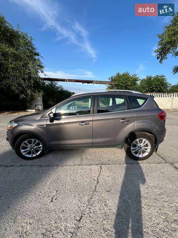 Позашляховик / Кросовер Ford Kuga 2012 в Кам'янському