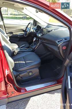 Внедорожник / Кроссовер Ford Kuga 2016 в 