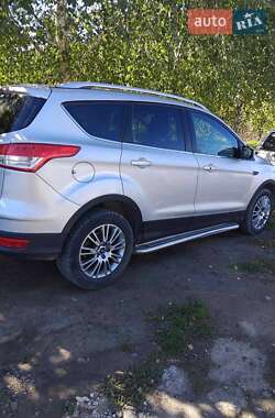 Внедорожник / Кроссовер Ford Kuga 2013 в 