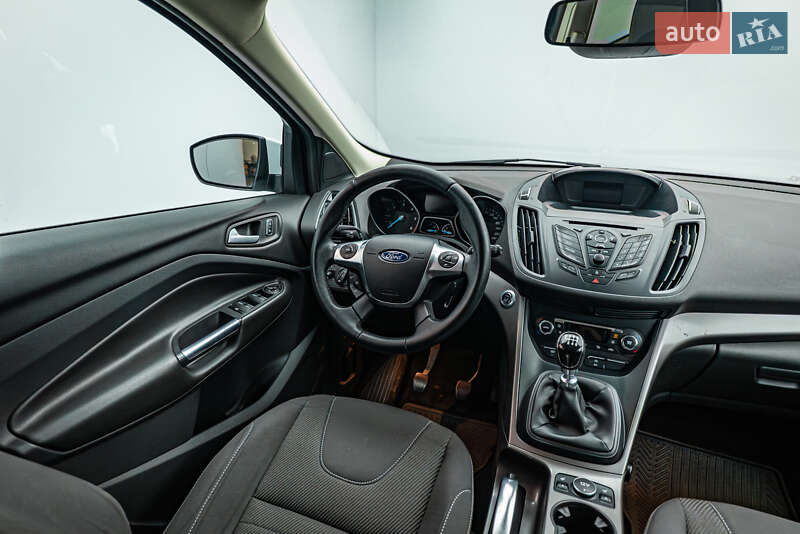Внедорожник / Кроссовер Ford Kuga 2016 в Киеве