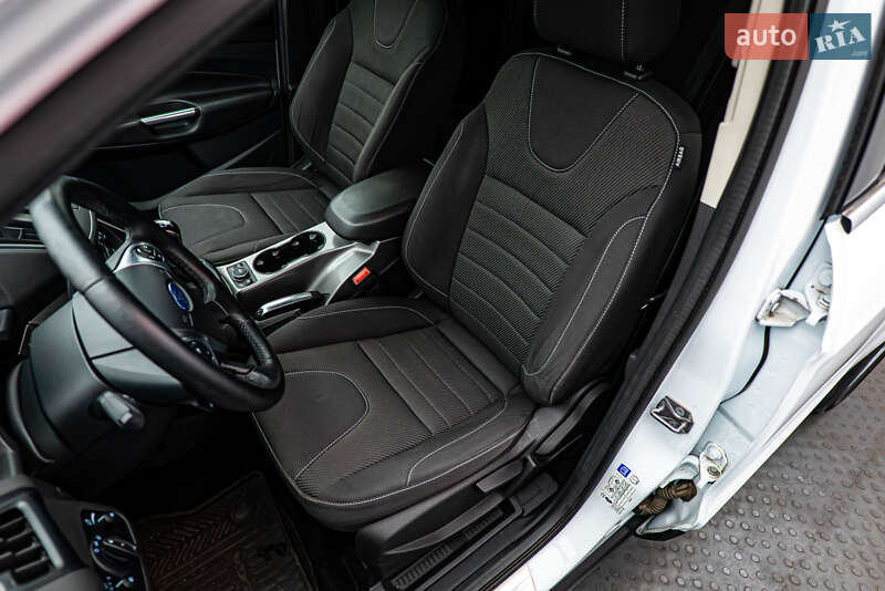 Внедорожник / Кроссовер Ford Kuga 2016 в Киеве