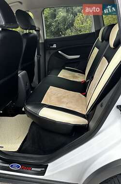 Внедорожник / Кроссовер Ford Kuga 2012 в 