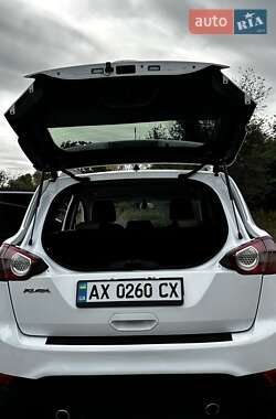 Внедорожник / Кроссовер Ford Kuga 2012 в 