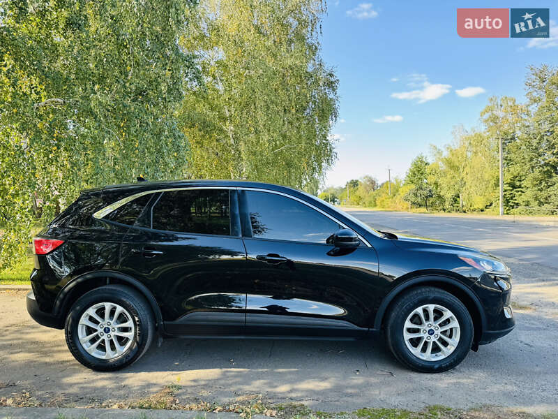 Внедорожник / Кроссовер Ford Kuga 2021 в Ромнах
