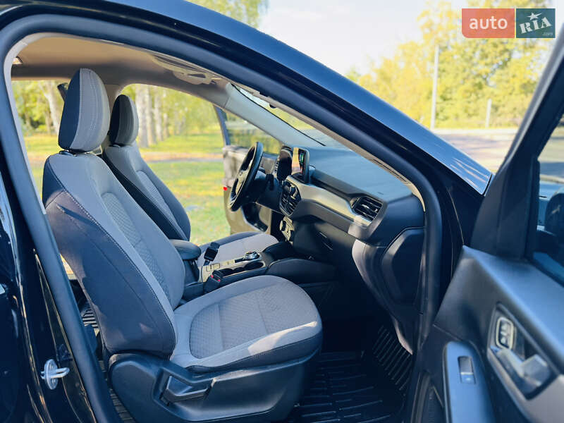 Внедорожник / Кроссовер Ford Kuga 2021 в Ромнах