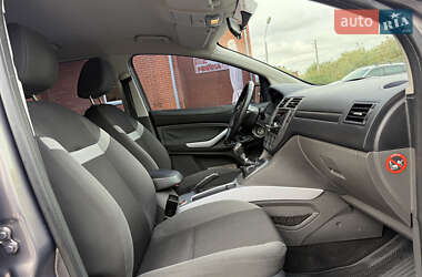 Внедорожник / Кроссовер Ford Kuga 2011 в 