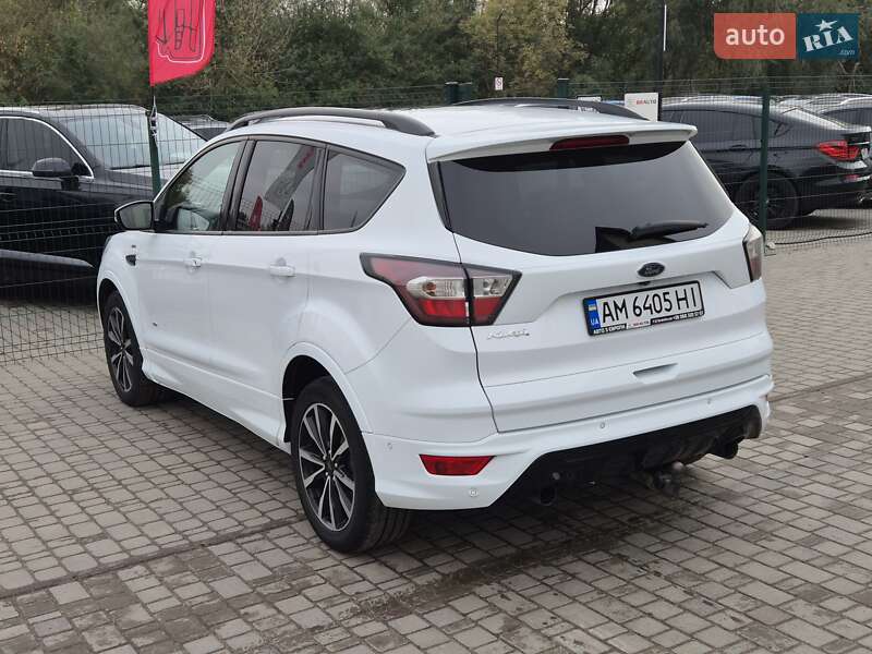 Внедорожник / Кроссовер Ford Kuga 2017 в Бердичеве