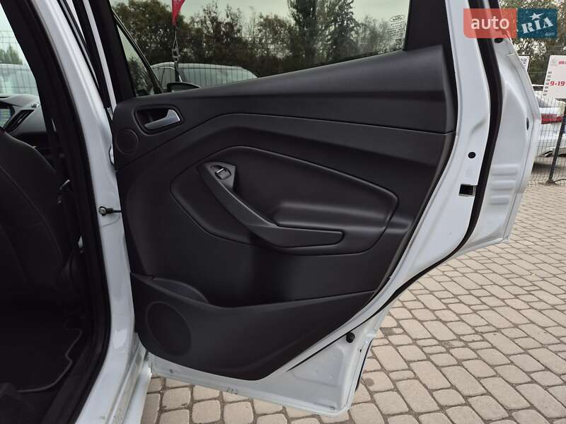 Внедорожник / Кроссовер Ford Kuga 2017 в Бердичеве