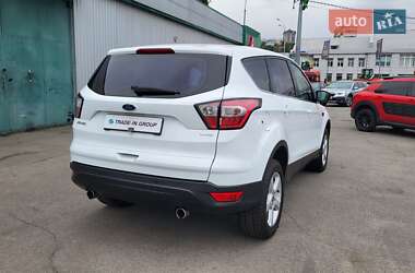 Внедорожник / Кроссовер Ford Kuga 2017 в 