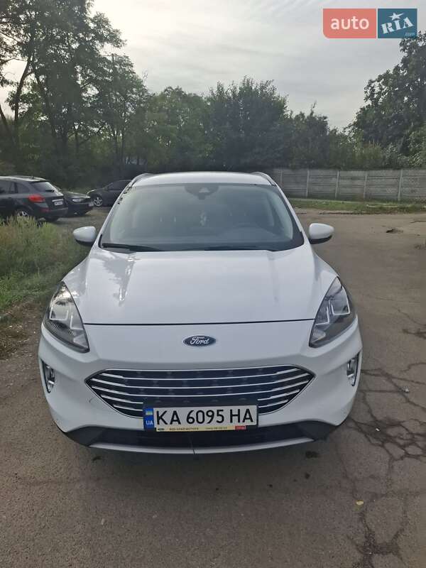 Внедорожник / Кроссовер Ford Kuga 2021 в Киеве