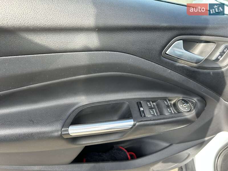 Позашляховик / Кросовер Ford Kuga 2014 в Києві