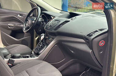 Внедорожник / Кроссовер Ford Kuga 2013 в 