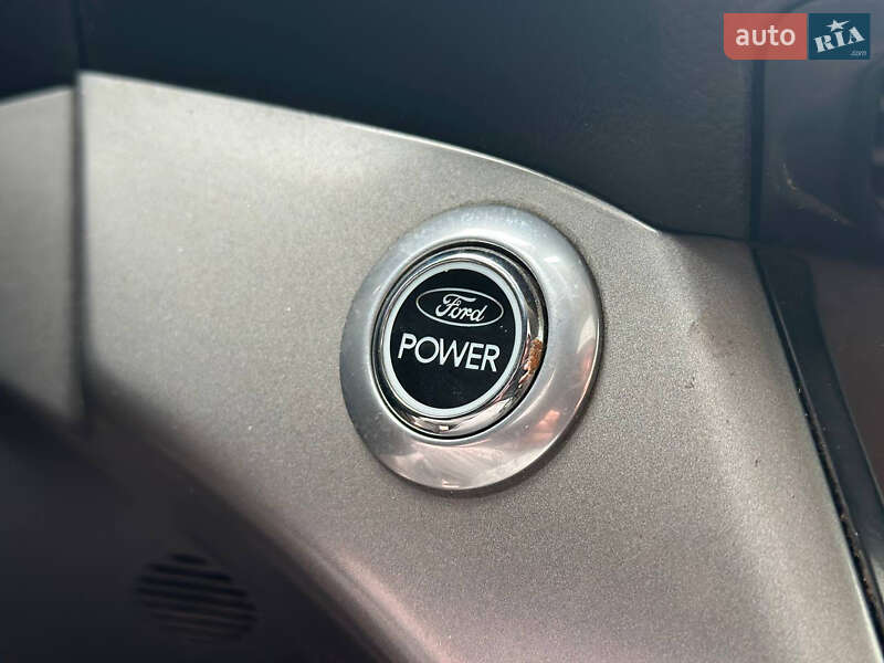 Внедорожник / Кроссовер Ford Kuga 2013 в Днепре