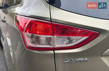 Внедорожник / Кроссовер Ford Kuga 2013 в 