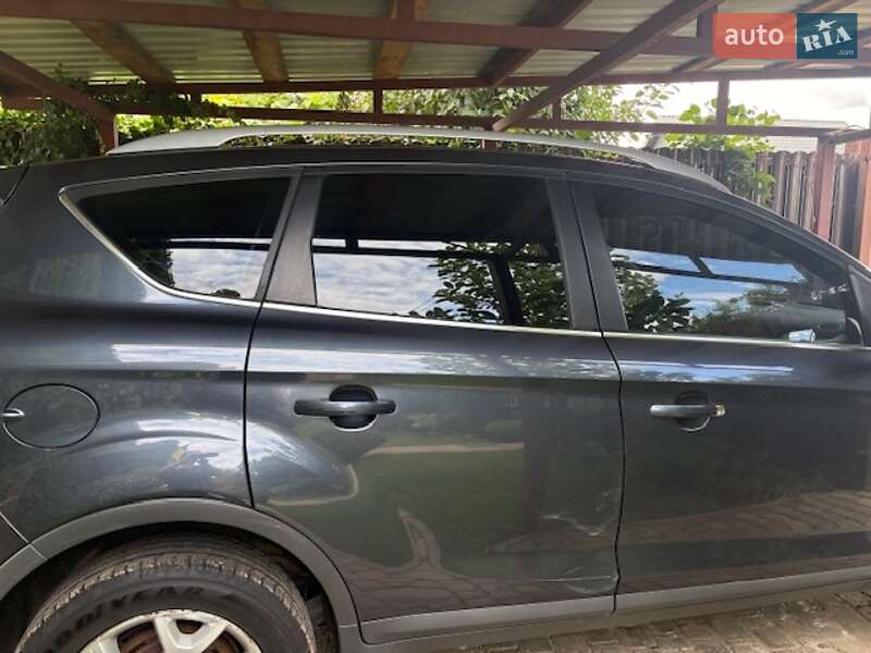 Внедорожник / Кроссовер Ford Kuga 2010 в 