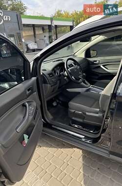 Внедорожник / Кроссовер Ford Kuga 2012 в 