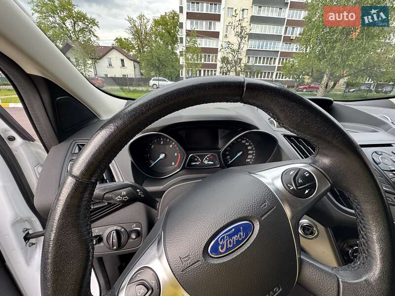 Внедорожник / Кроссовер Ford Kuga 2016 в Ирпене
