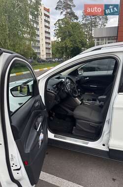 Внедорожник / Кроссовер Ford Kuga 2016 в 