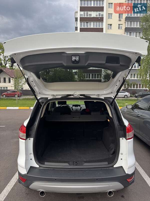 Внедорожник / Кроссовер Ford Kuga 2016 в Ирпене