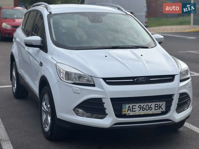 Внедорожник / Кроссовер Ford Kuga 2016 в Ирпене