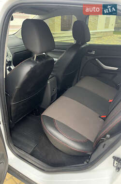 Внедорожник / Кроссовер Ford Kuga 2010 в 