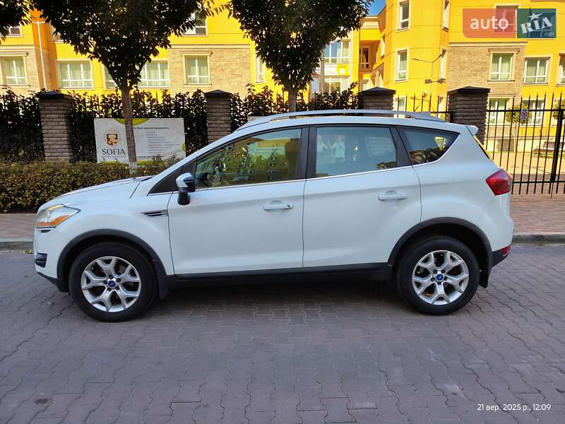 Внедорожник / Кроссовер Ford Kuga 2011 в 