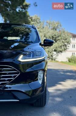 Внедорожник / Кроссовер Ford Kuga 2021 в 