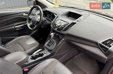 Внедорожник / Кроссовер Ford Kuga 2015 в 