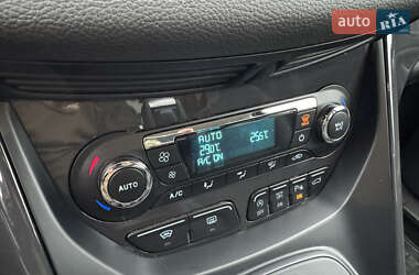 Внедорожник / Кроссовер Ford Kuga 2015 в 