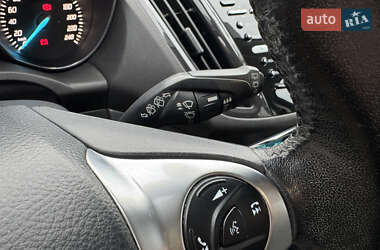 Внедорожник / Кроссовер Ford Kuga 2015 в 
