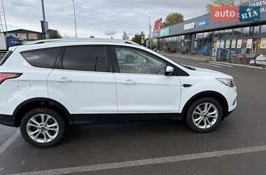 Внедорожник / Кроссовер Ford Kuga 2019 в 